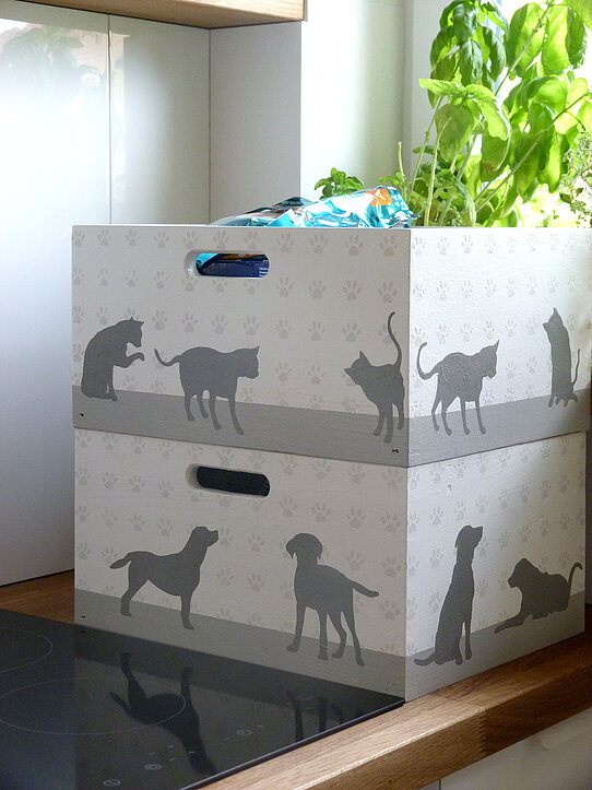 Aufbewahrungskisten für Hunde- und Katzenbedarf